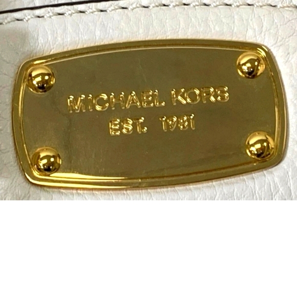 Michael Kors Gansevoort Ivory Crossbody Shoulder Bag (RARE) With Match Wallet - Picture 8 of 17